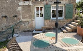 Petite maison de charme à Thury